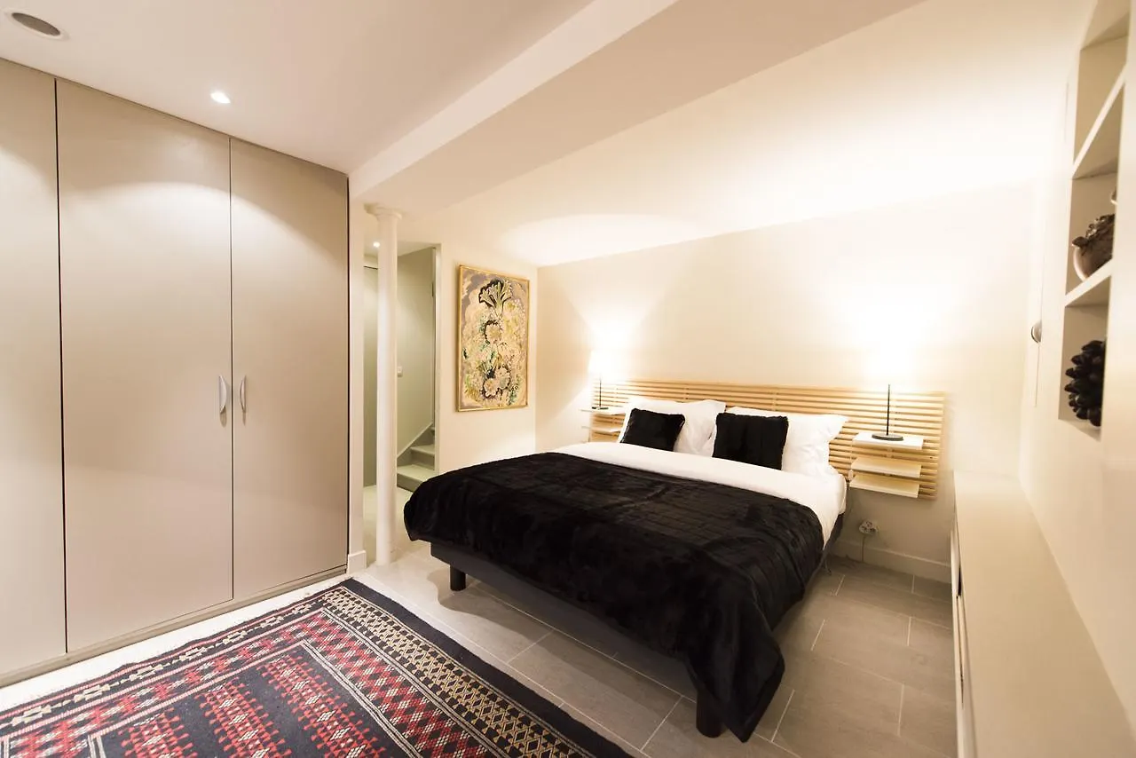 Up & Down Apartment